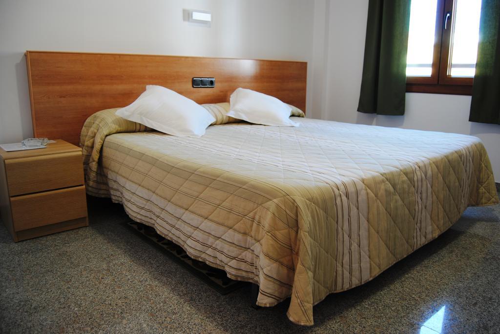 Hotel Albanta La Lantejuela Quarto foto