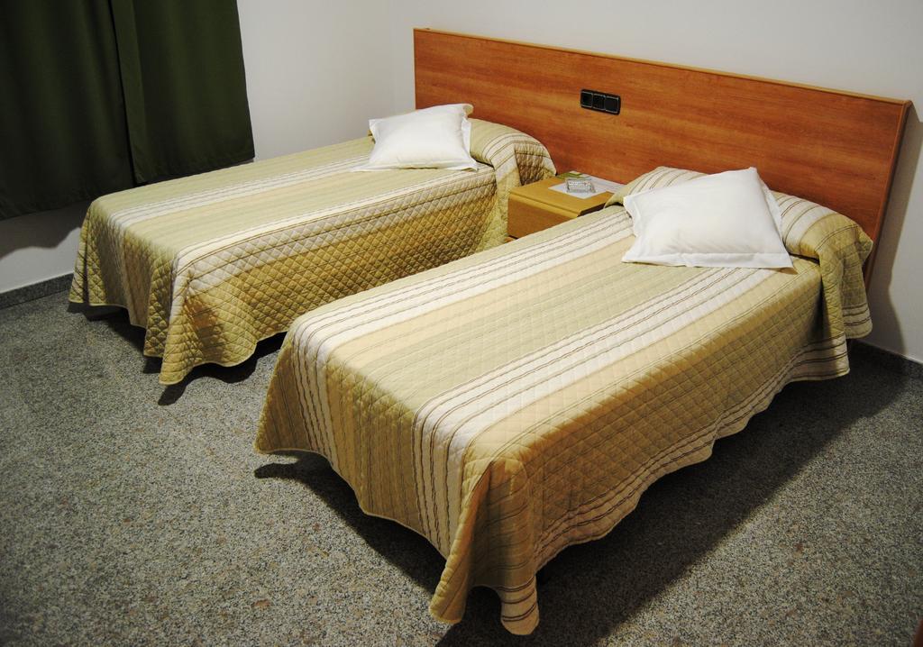 Hotel Albanta La Lantejuela Quarto foto
